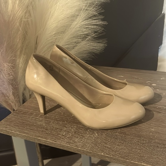 Nude Heels. 🤎 - Picture 1 of 3